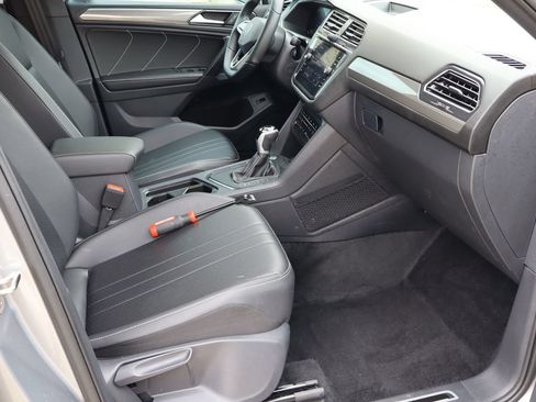 Used 2024 Volkswagen Tiguan SE R-Line w/ MDO Package, Three-Row FWD image 18
