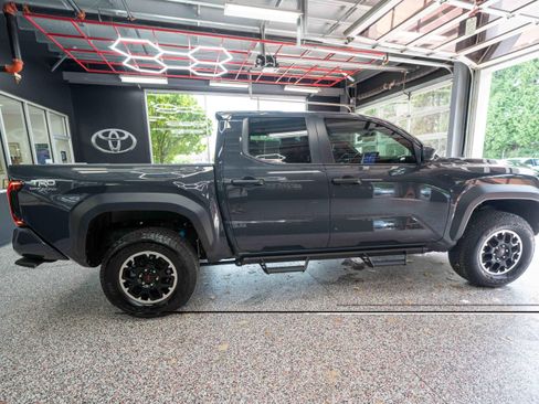 Used 2024 Toyota Tacoma TRD Off-Road AWD/4WD image 4