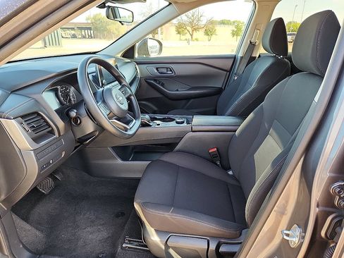 Used 2024 Nissan Rogue S AWD/4WD image 9