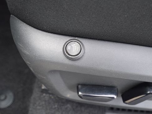 Used 2023 Nissan Rogue SV image 7