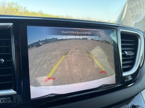 Used 2024 Chrysler Pacifica Touring-L FWD image 14