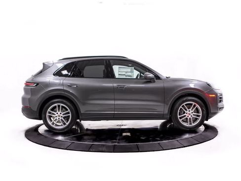 Certified 2026 Porsche Cayenne AWD/4WD image 8