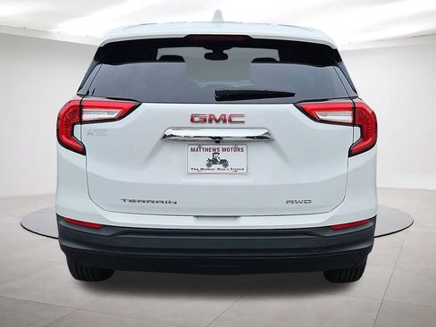 Used 2024 GMC Terrain SLE image 6