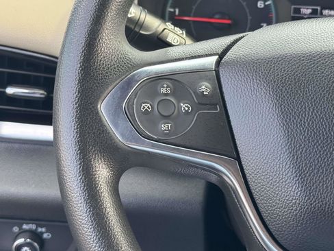 Used 2022 Chevrolet Traverse LS image 8