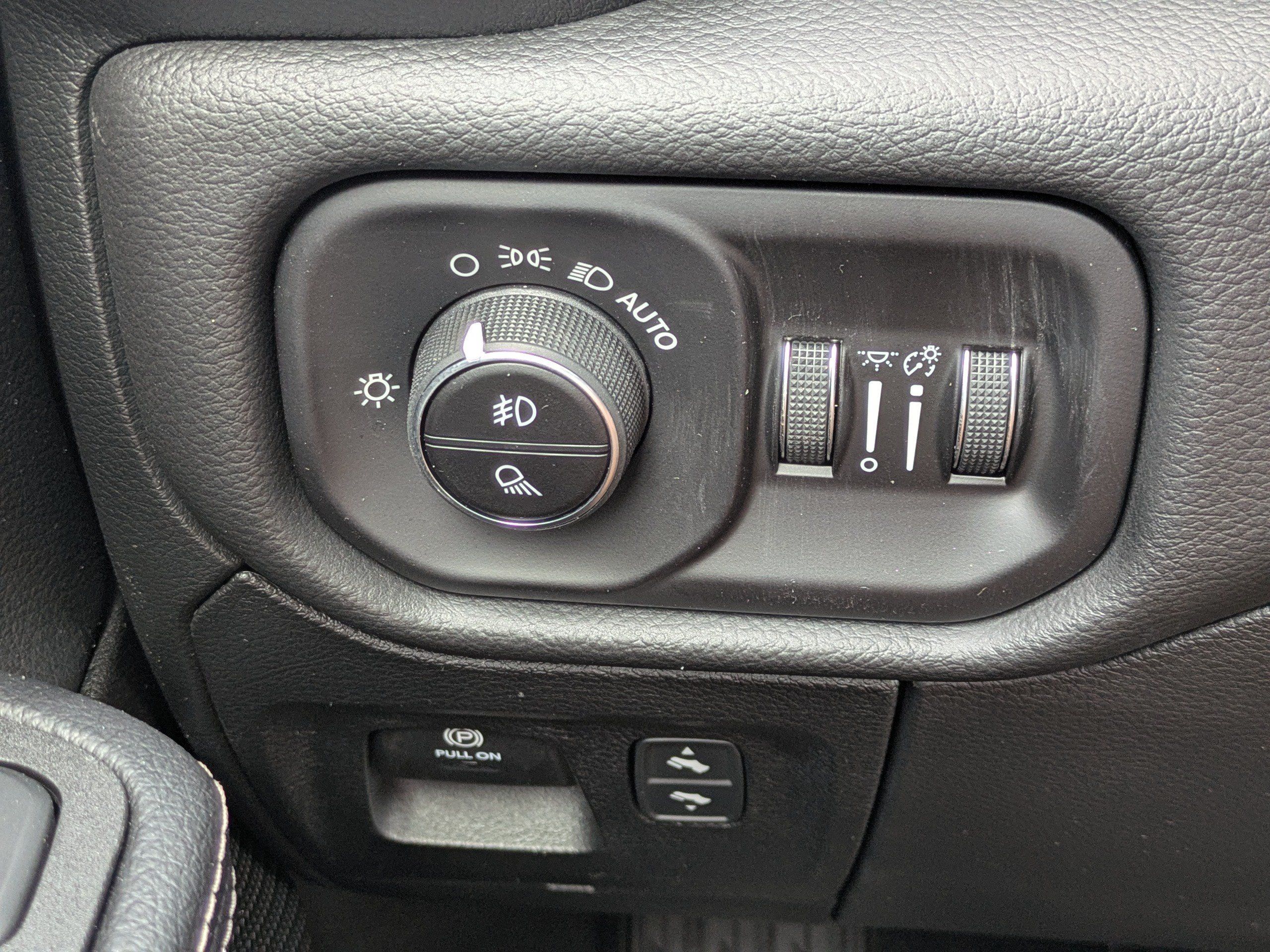 Used 2026 RAM 1500 Laramie w/ Sport Appearance Package AWD/4WD image 21