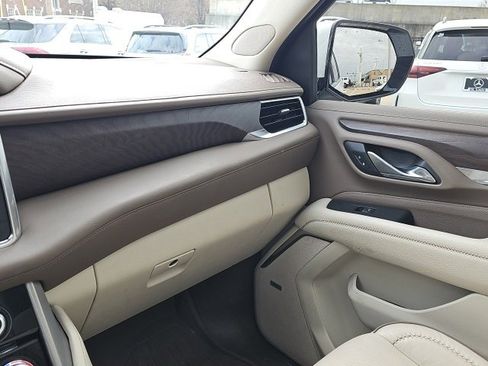 Used 2021 GMC Yukon Denali w/ Denali Premium Package image 30