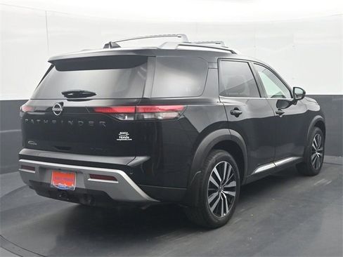 Used 2025 Nissan Pathfinder Platinum w/ Black Appearance Package image 7
