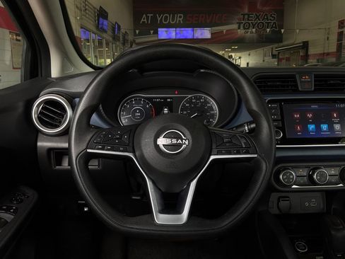 Used 2025 Nissan Versa SV FWD image 30