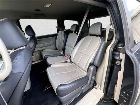 Used 2017 Kia Sedona LX w/ LX Essentials Premium Package FWD image 25