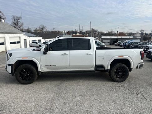 Used 2024 GMC Sierra 2500 AT4 w/ AT4 Premium Plus Package image 2