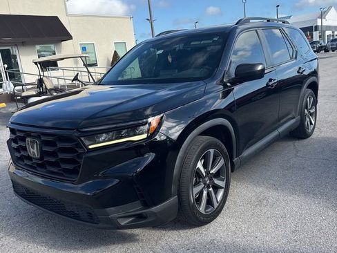 Used 2023 Honda Pilot Sport image 1