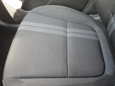 Used 2025 Hyundai Venue SEL FWD image 25