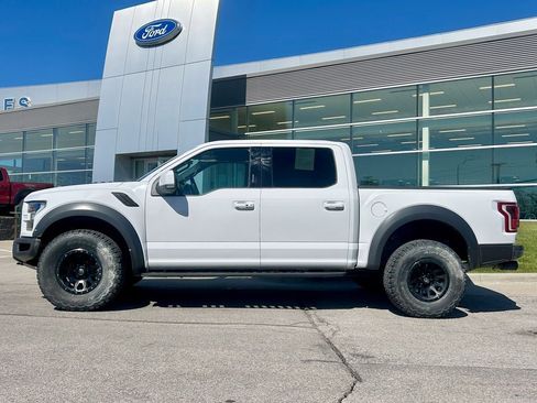 Used 2018 Ford F150 Raptor w/ Equipment Group 802A Luxury AWD/4WD image 3