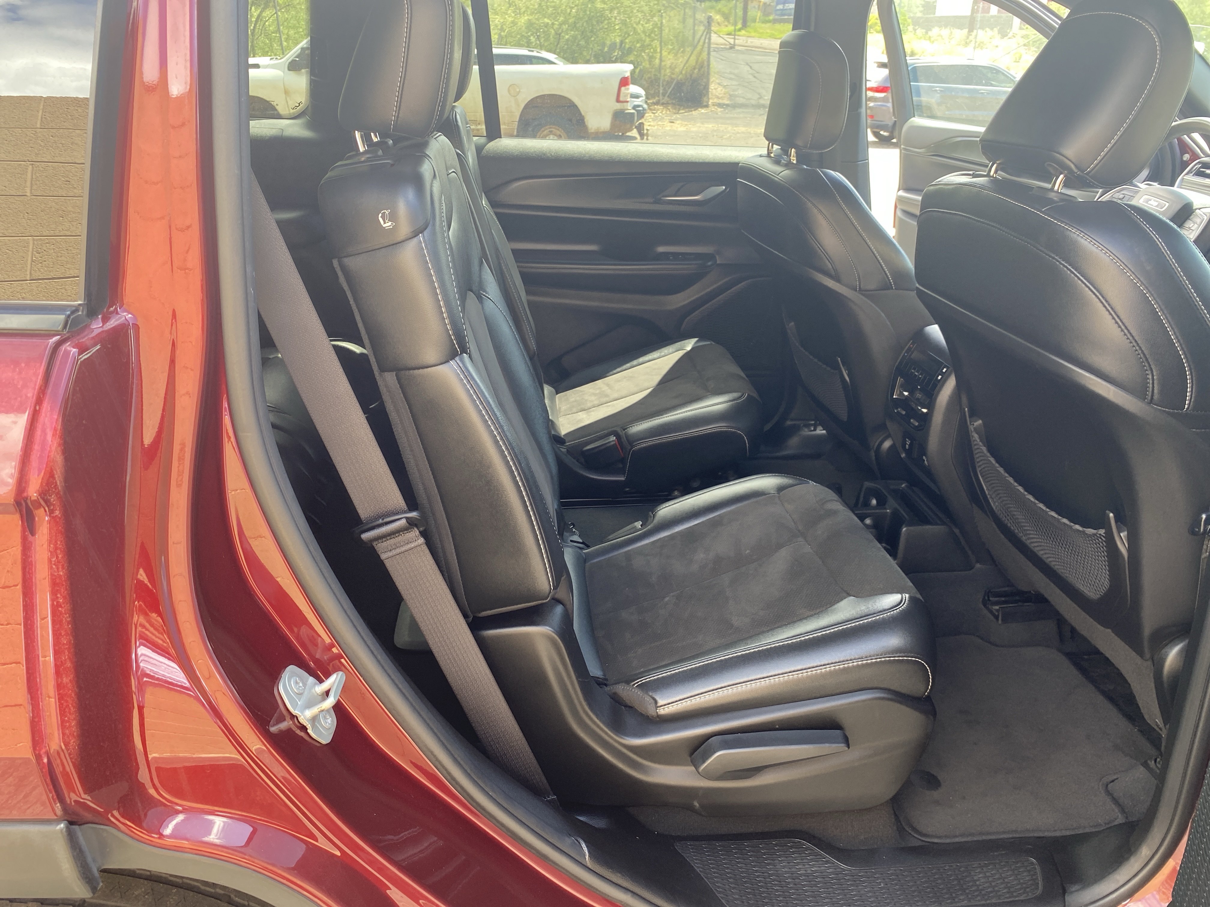 Used 2023 Jeep Grand Cherokee L Laredo AWD/4WD image 21