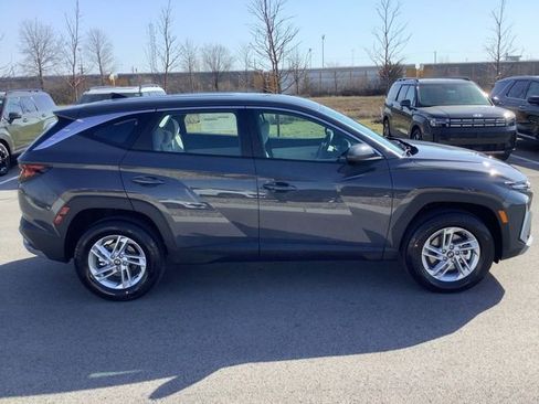 Certified 2025 Hyundai Tucson SE image 5