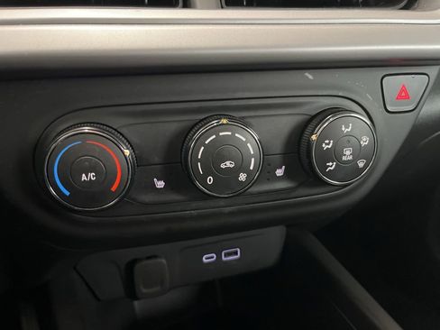 Used 2024 Chevrolet Trax RS w/ Sunroof Package image 13