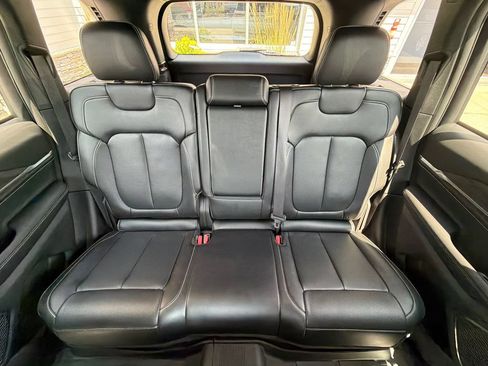 Used 2023 Jeep Grand Cherokee Overland AWD/4WD image 54