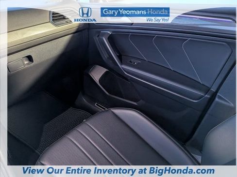 Used 2023 Volkswagen Tiguan SE R-Line FWD image 15