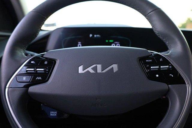Used 2024 Kia Niro SX Touring FWD image 10