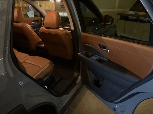 Used 2024 Nissan Pathfinder Platinum w/ Cargo Package image 18