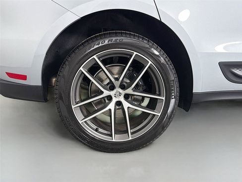 Certified 2026 Porsche Macan AWD/4WD image 13
