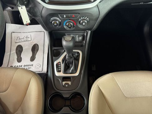 Used 2015 Jeep Cherokee Sport FWD image 18