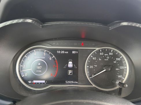 Certified 2024 Nissan Versa SV FWD image 10