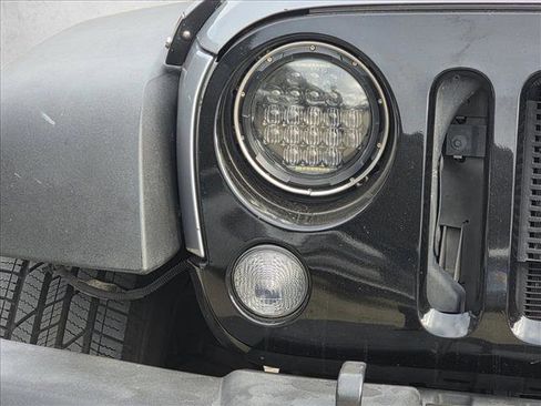 Used 2015 Jeep Wrangler Unlimited Sport image 12