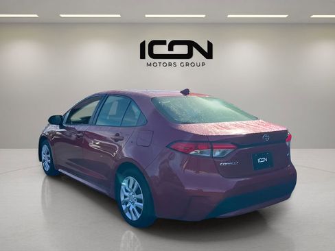 Used 2021 Toyota Corolla LE image 3
