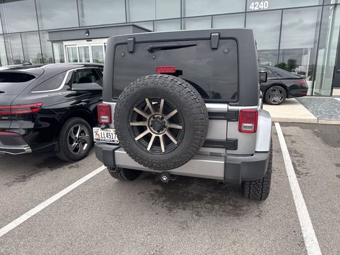 Used 2016 Jeep Wrangler Unlimited Sahara w/ Connectivity Group image 12