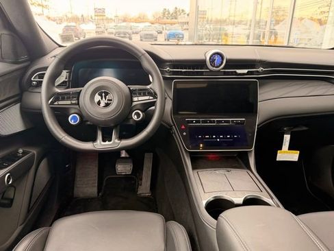 Used 2025 Maserati Grecale Modena image 11
