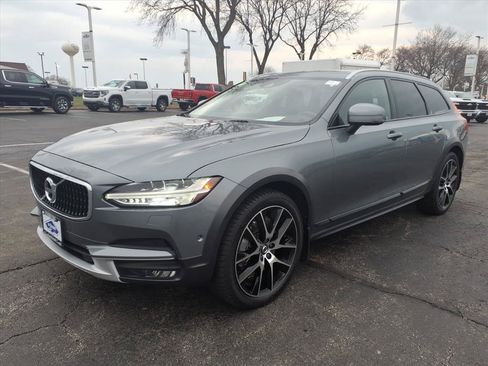 Used 2018 Volvo V90 T6 Cross Country w/ Convenience Package AWD/4WD image 3