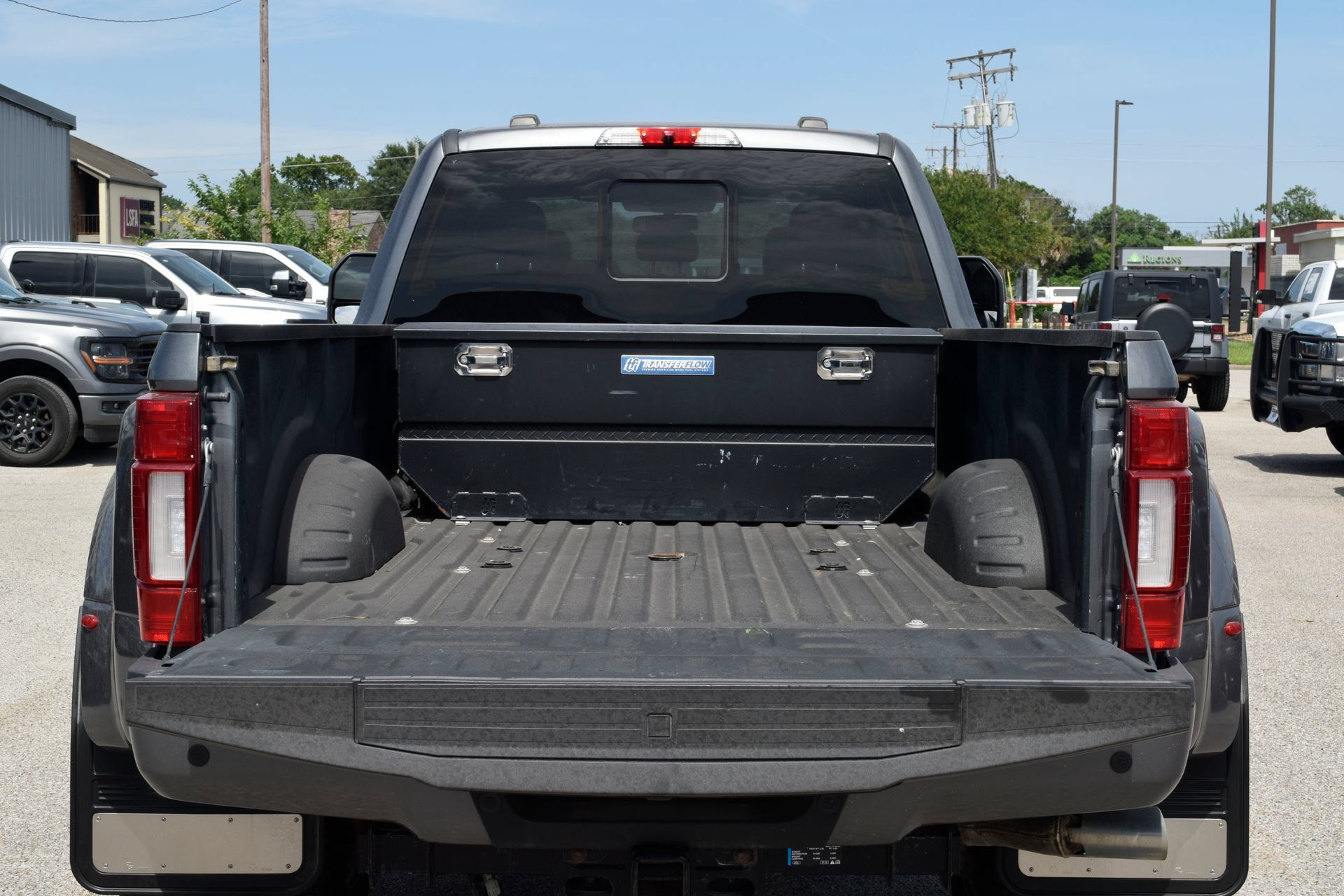 Used 2022 Ford F450 Platinum w/ FX4 Off-Road Package AWD/4WD image 19