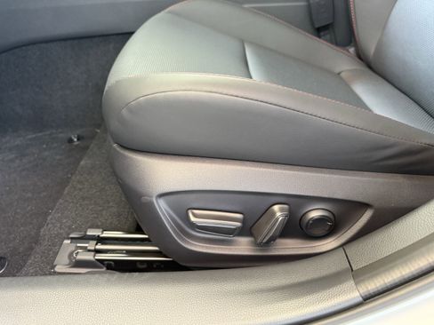 Certified 2025 Toyota Prius Plug-In Hybrid image 5