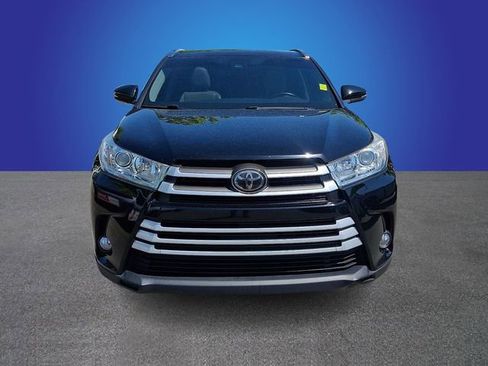 Used 2018 Toyota Highlander XLE FWD image 2