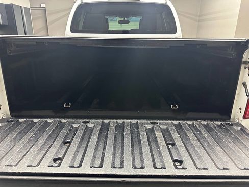 Used 2010 Nissan Frontier LE w/ LE Value Truck Pkg image 12