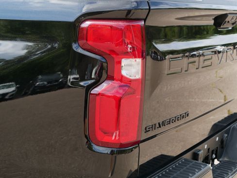 Used 2024 Chevrolet Silverado 1500 High Country w/ Midnight Edition AWD/4WD image 17
