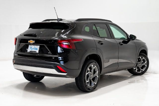 Used 2025 Chevrolet Trax LT w/ Driver Confidence Package FWD image 31