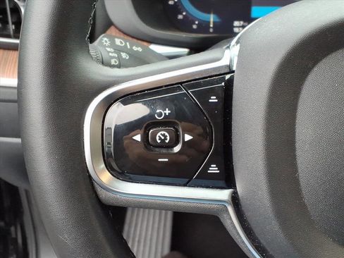 Used 2024 Volvo XC60 B5 Plus image 27