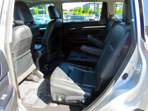 Used 2018 Toyota Highlander XLE image 14