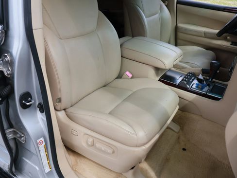 Used 2011 Lexus LX 570 4WD image 34