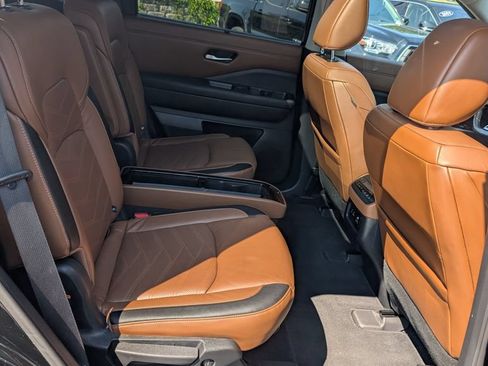 Used 2022 Nissan Pathfinder Platinum w/ Cargo Package AWD/4WD image 21