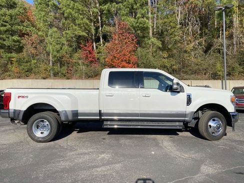 Used 2022 Ford F350 Lariat w/ Lariat Ultimate Package image 2