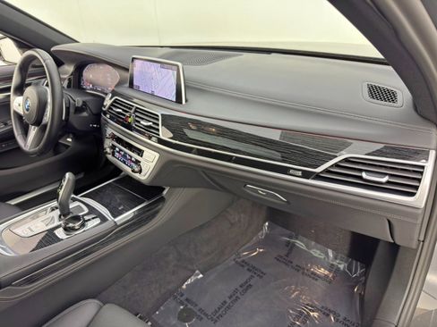Used 2022 BMW 750i xDrive w/ Executive Package image 15