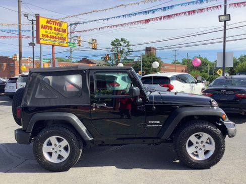 Used 2017 Jeep Wrangler Sport AWD/4WD image 9