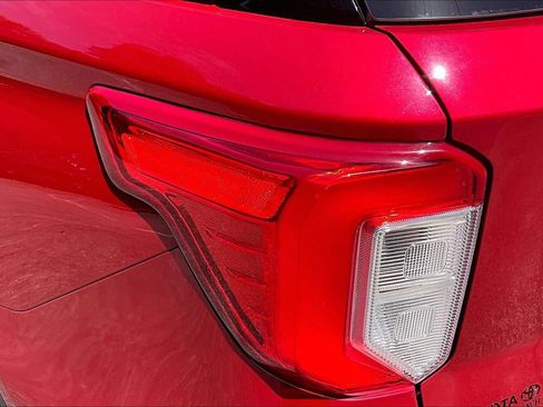 Used 2021 Ford Explorer XLT w/ Equipment Group 202A RWD image 20