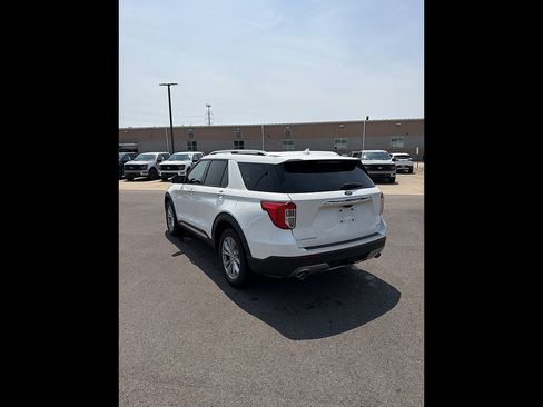 Used 2023 Ford Explorer Limited w/ Limited Technology Package AWD/4WD image 4