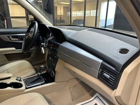 Used 2010 Mercedes-Benz GLK 350 4MATIC image 32