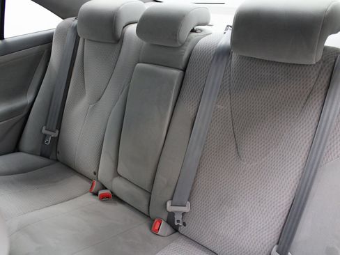 Used 2011 Toyota Camry LE image 21