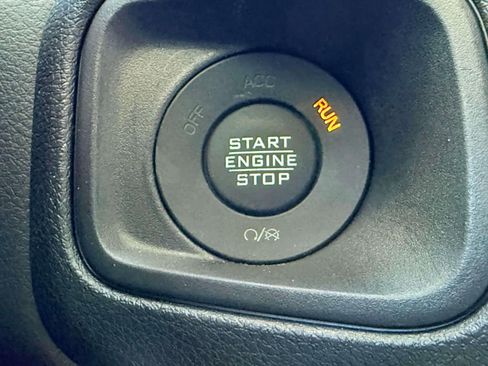 Used 2025 Jeep Wrangler Unlimited Sport AWD/4WD image 18